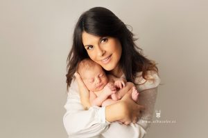 foto de newborn con su madre
