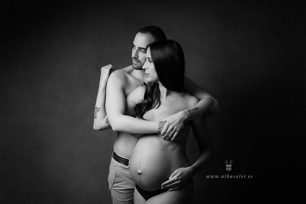 fotos de embarazo artísticas en pareja en estudio